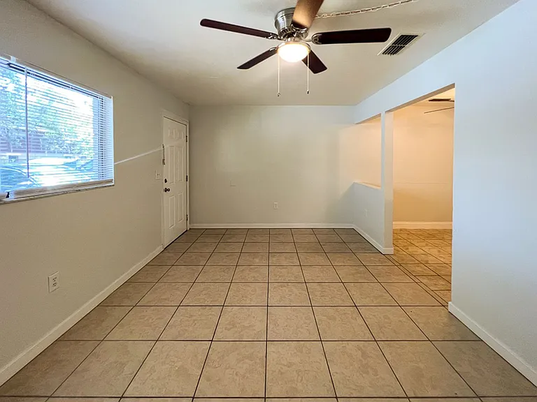 630 SW 67th Ter — Photo 5