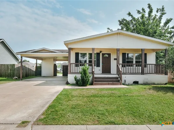 807 E Mesquite Ln, Victoria, TX 77901