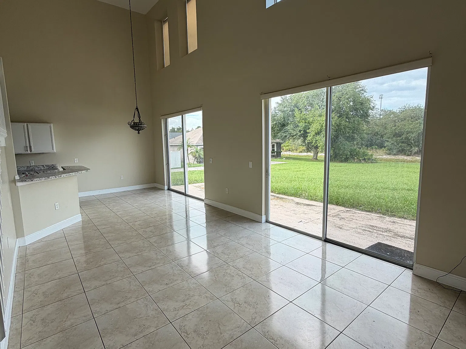 5 bed, 2530 sqft, $2,000 — Photo 2