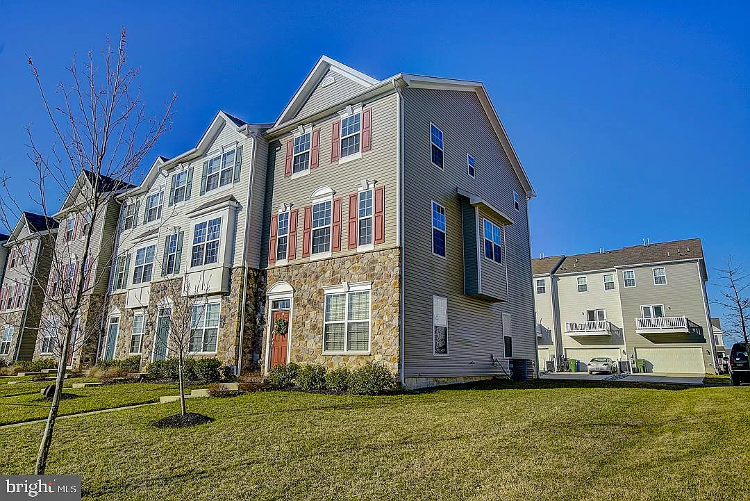3 bed, 2.5 bath, 1916 sqft, $3,100 — Photo 4