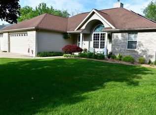 8120 Briar Ln, Jenison, MI 49428