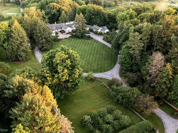 9498 Smith Rd, Waite Hill, OH 44094