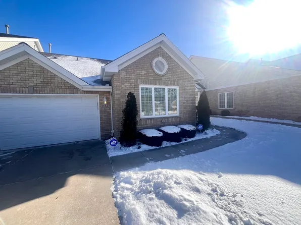 11427 Foxwoods Dr, Oak Lawn, IL 60453