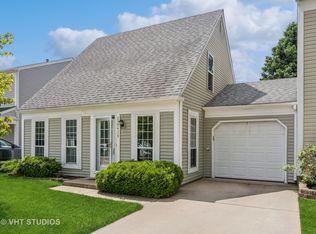 29W439 Tanglewood Ln, Warrenville, IL