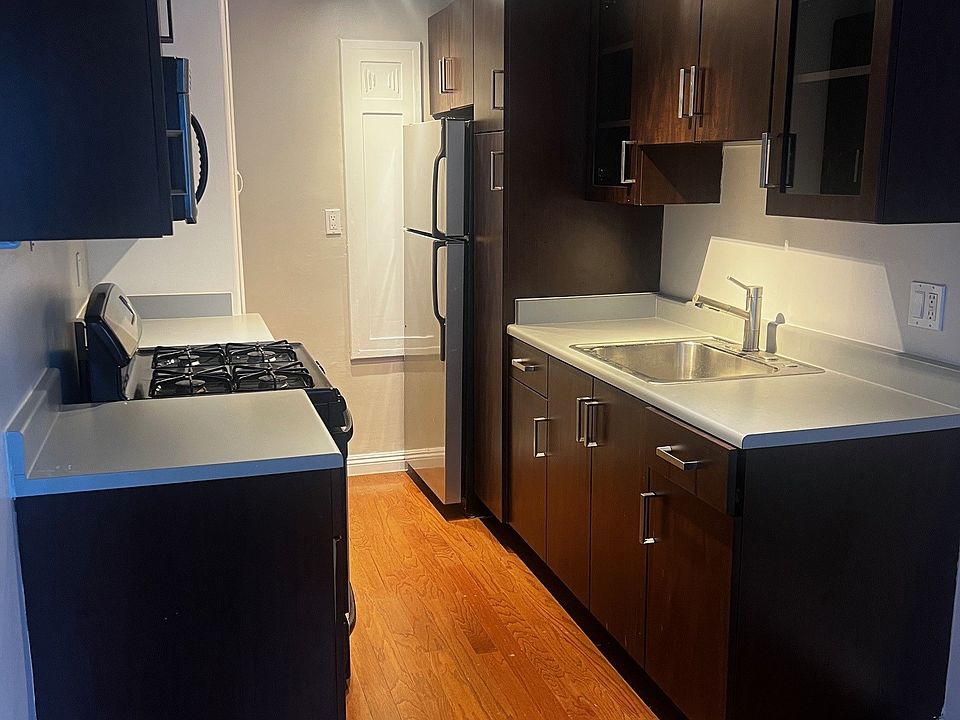 1st image of 1021 N Doheny Dr APT 9