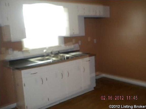 3rd image of 5203 Vassar Ave