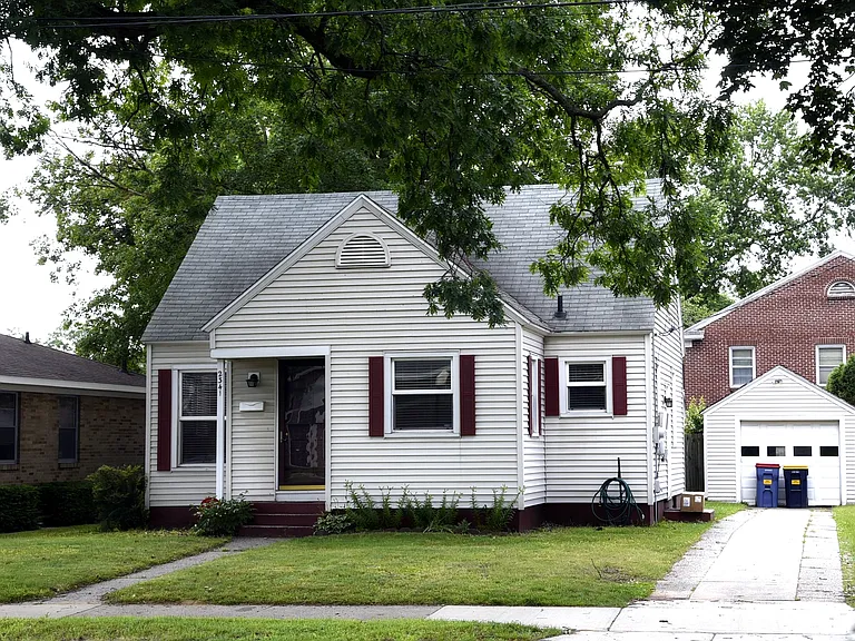 2341 Eastern Ave SE — Photo 1