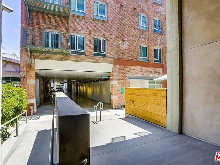527 Molino St #310 — Photo 17