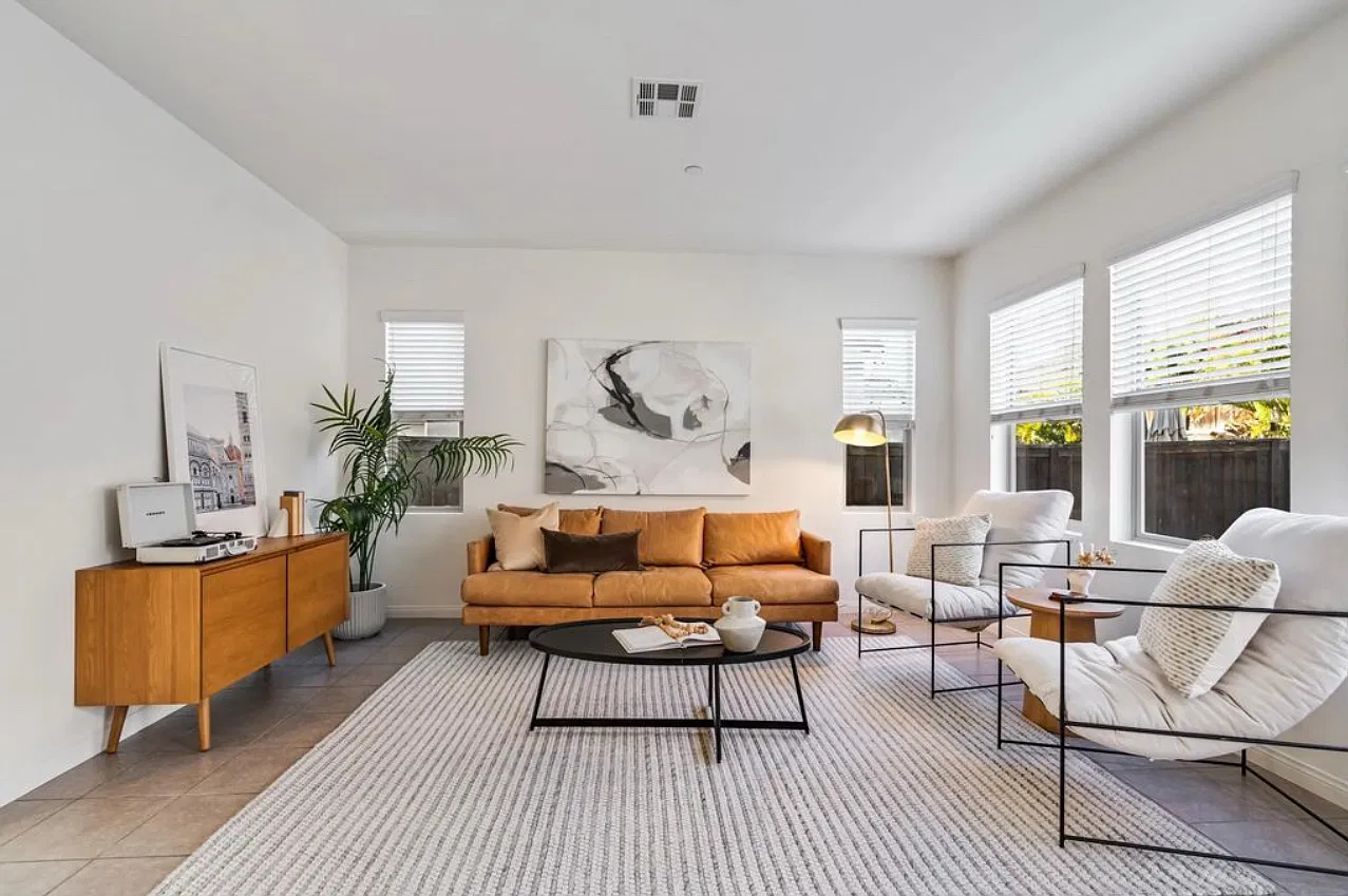 1013 Camino Levante — Photo 2
