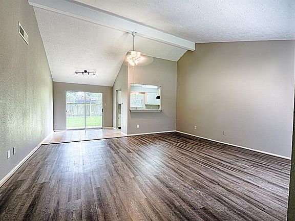 4th image of 2803 N Belgravia Dr