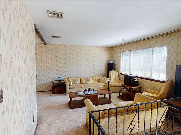 2nd image of 3 Evergreen Ave