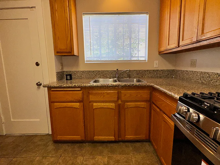 2101 Hillcrest Dr — Photo 13
