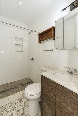 Bathroom, photo 1