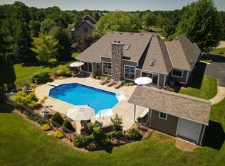 172 Laurel Ct, Delafield, WI 53018