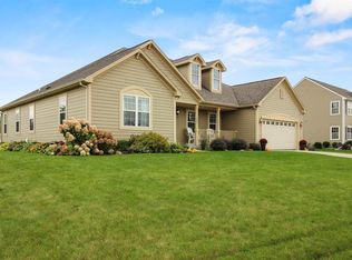 1407 Applewood Cir, Mukwonago, WI 53149