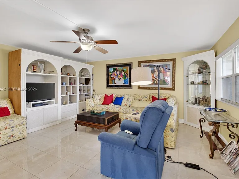 537 Brittany Ln #537-L — Photo 3