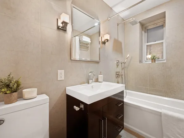 135 East 39th Street image 7 of 10