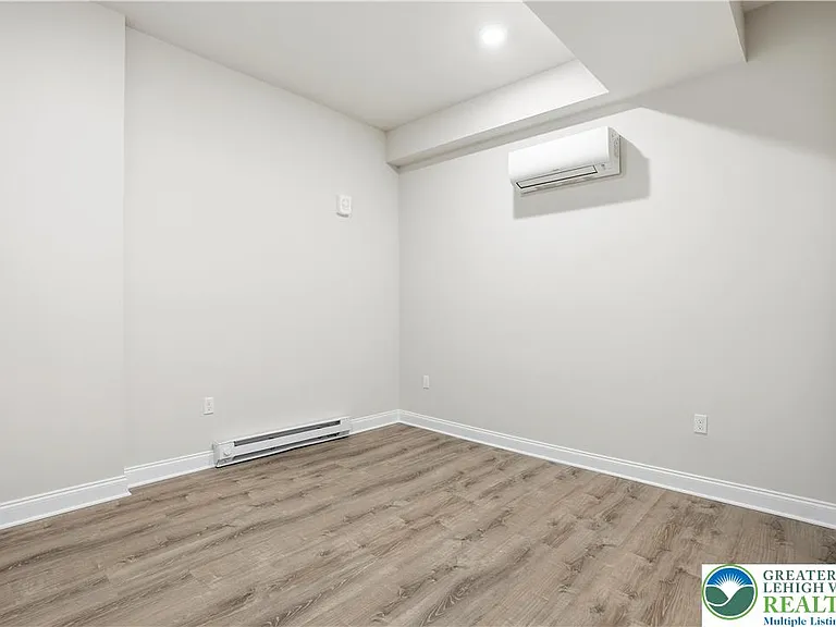 109 S Centre St #3 — Photo 9