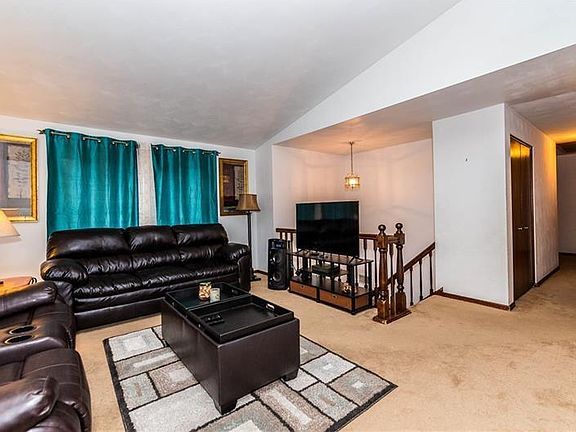 2nd image of 4040 Greenridge Dr