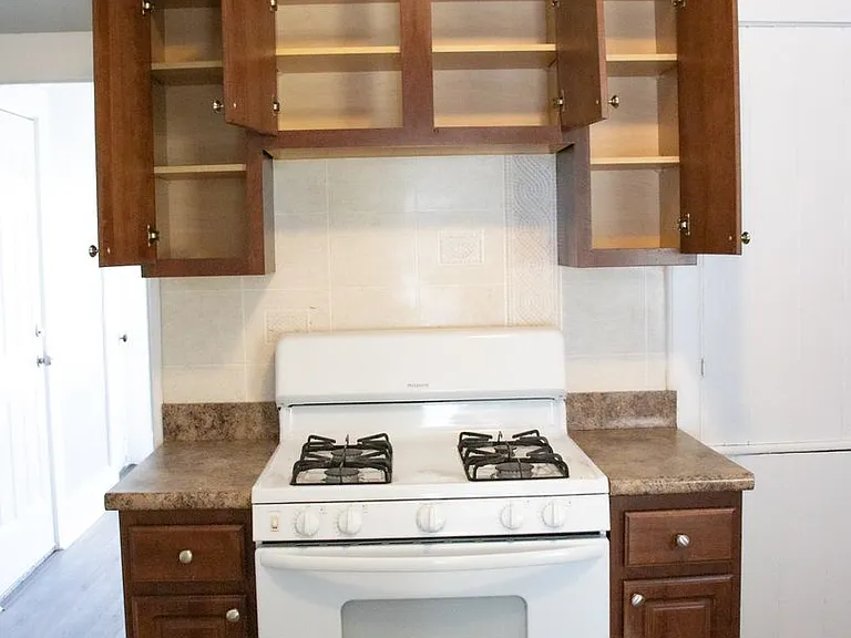 491 Maple St — Photo 3