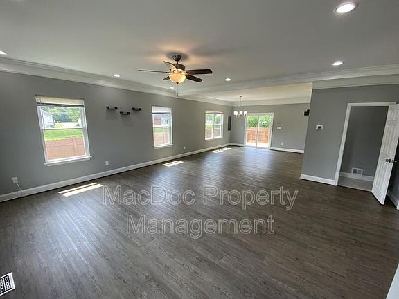 3rd image of 2465 24th St