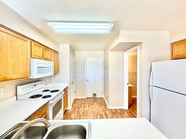 1085 W 112th Ave #B — Photo 4