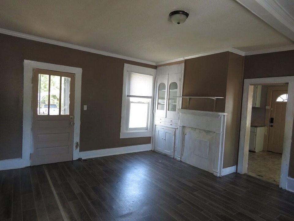 7th image of 936 Glover St