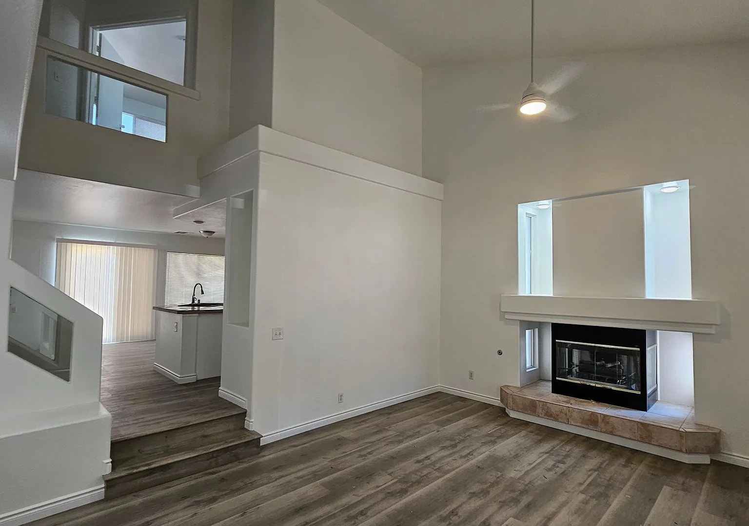 4 Bedrooms near Silverado Ranch! — Photo 3