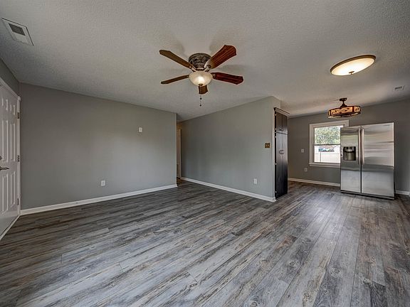3rd image of 1817 Broadmoor Ave