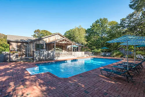 46 Dogwood St Photo 1