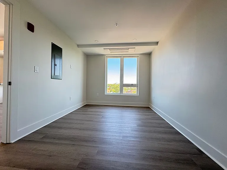 386 Atwells Ave — Photo 20