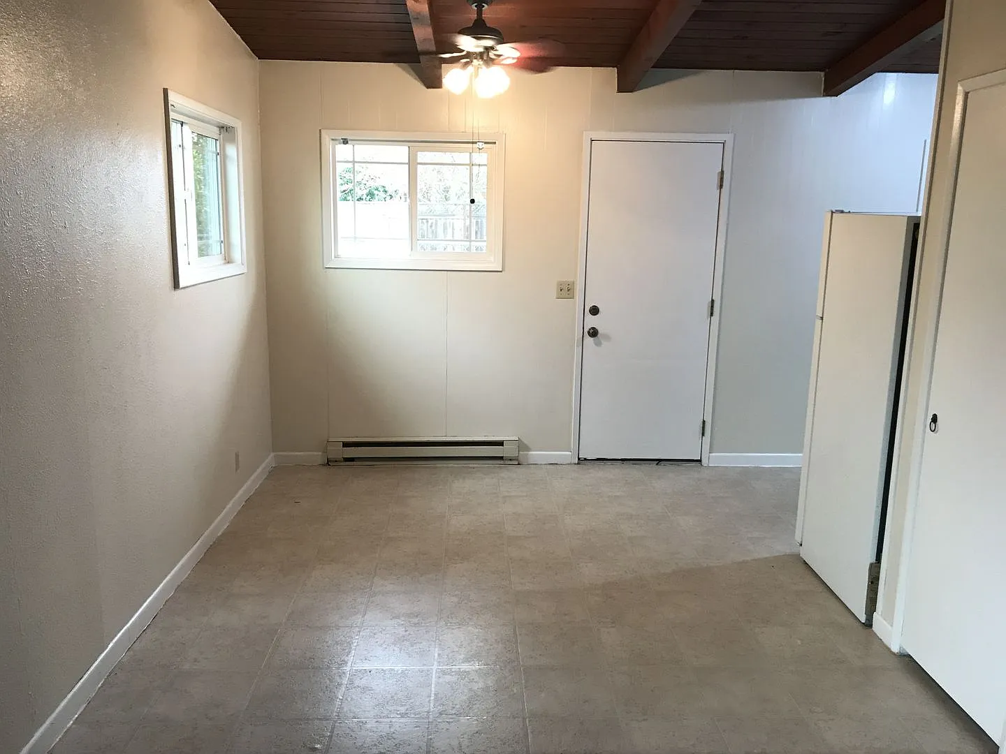052-Country Squire Apartments — Photo 4