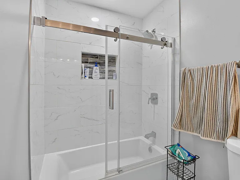 12420 Seabury Ln — Photo 24