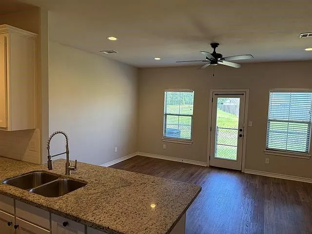 5670 Shadowbend Cir W #105 — Photo 10