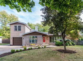 1809 Pleasant Ave, St Charles, IL 60174