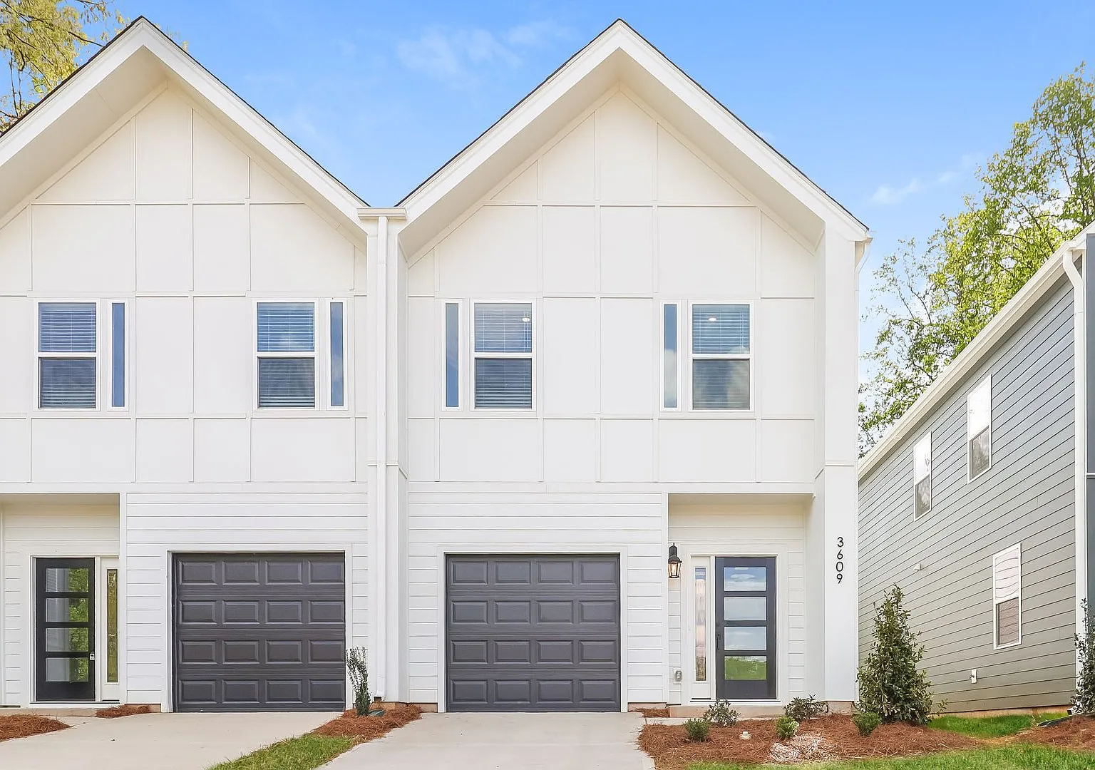 3-Bedroom, 2.5 Bath Townhome for Rent in Westerly Hills | Attached Garage & Modern Kitchen | Char... — Photo 1