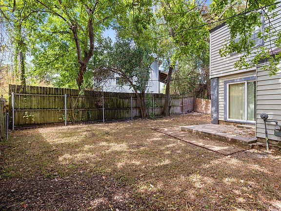 4th image of 5007 Cottonwood Cir #B
