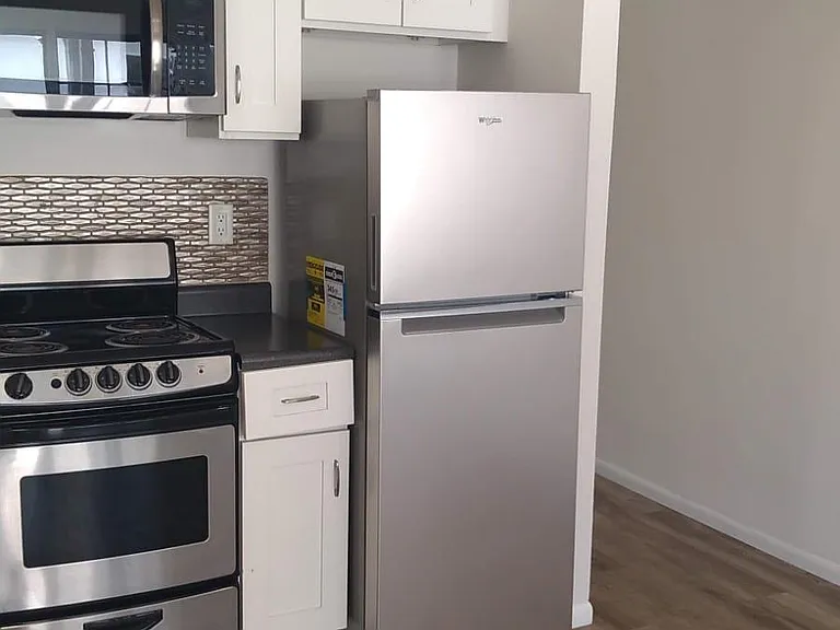 1233 Gordon St #7 — Photo 10