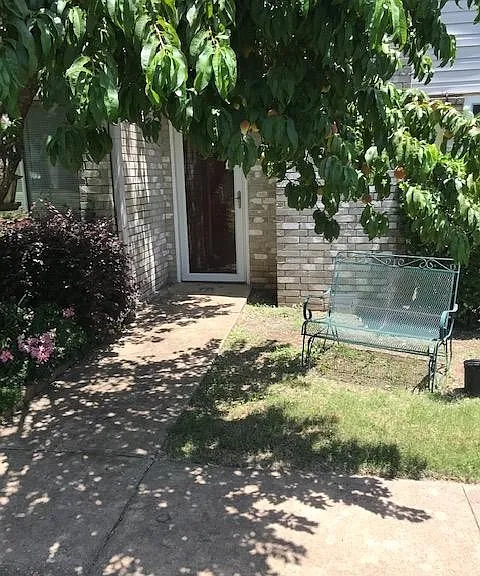 220 Justin Dr — Photo 5