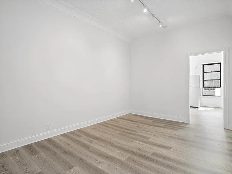 211 5th Ave #2 — Photo 8