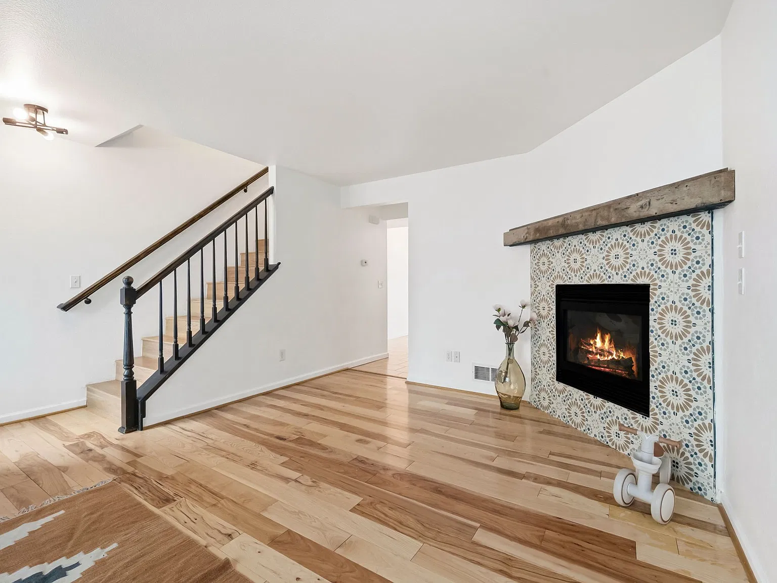 954 N Monroe Ave — Photo 1