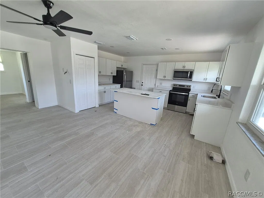 3 bed, 2.0 bath, 1000 sqft, $1,457 — Photo 4