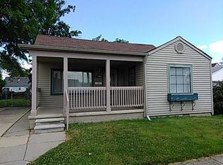 28444 Cambridge St, Garden City, MI 48135