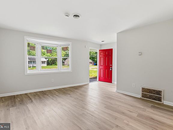4th image of 161 Kinsley Rd