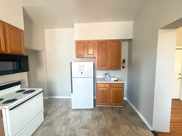 1110 Wertland St #2 — Photo 8