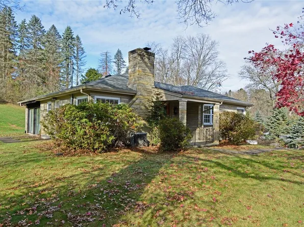 11 Elm Dr, Pittsburgh, PA 15238