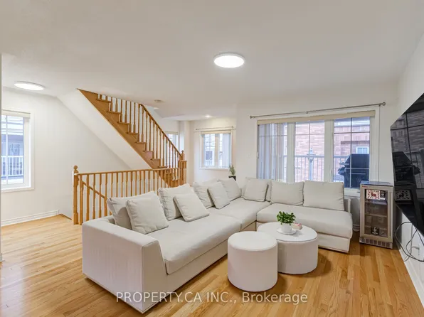365 Murray Ross Pkwy #33, Toronto, ON M3J 3T7