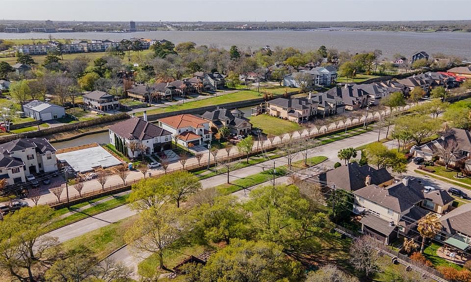 1st image of 211 Blue Water Way