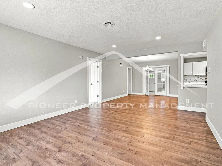 1235 Scranton St — Photo 4