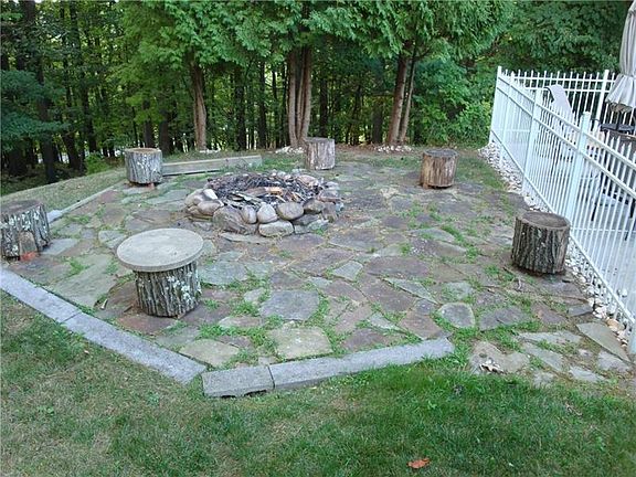 3rd image of 10 Dunham Dr